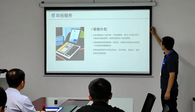 浙江华云数字科技有限公司服务科技服务客户，提供技术顾问服务支持